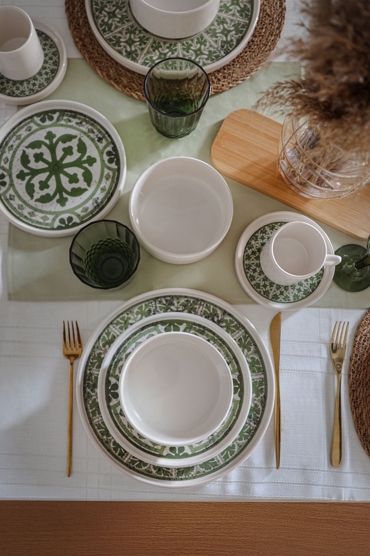 Keramika Timeless Green 20-Piece Stackable Dinnerware Set